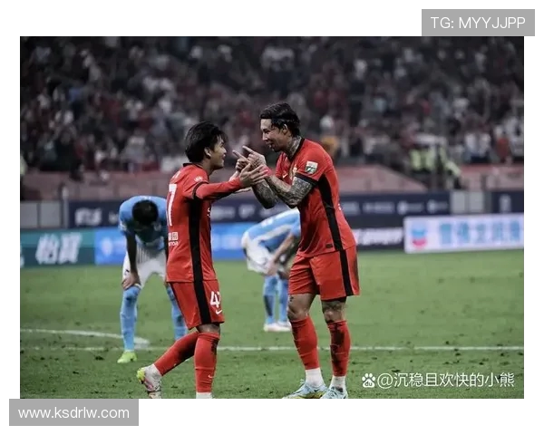 海港错失良机蒯纪闻单刀被追上左脚射门遭对手封堵